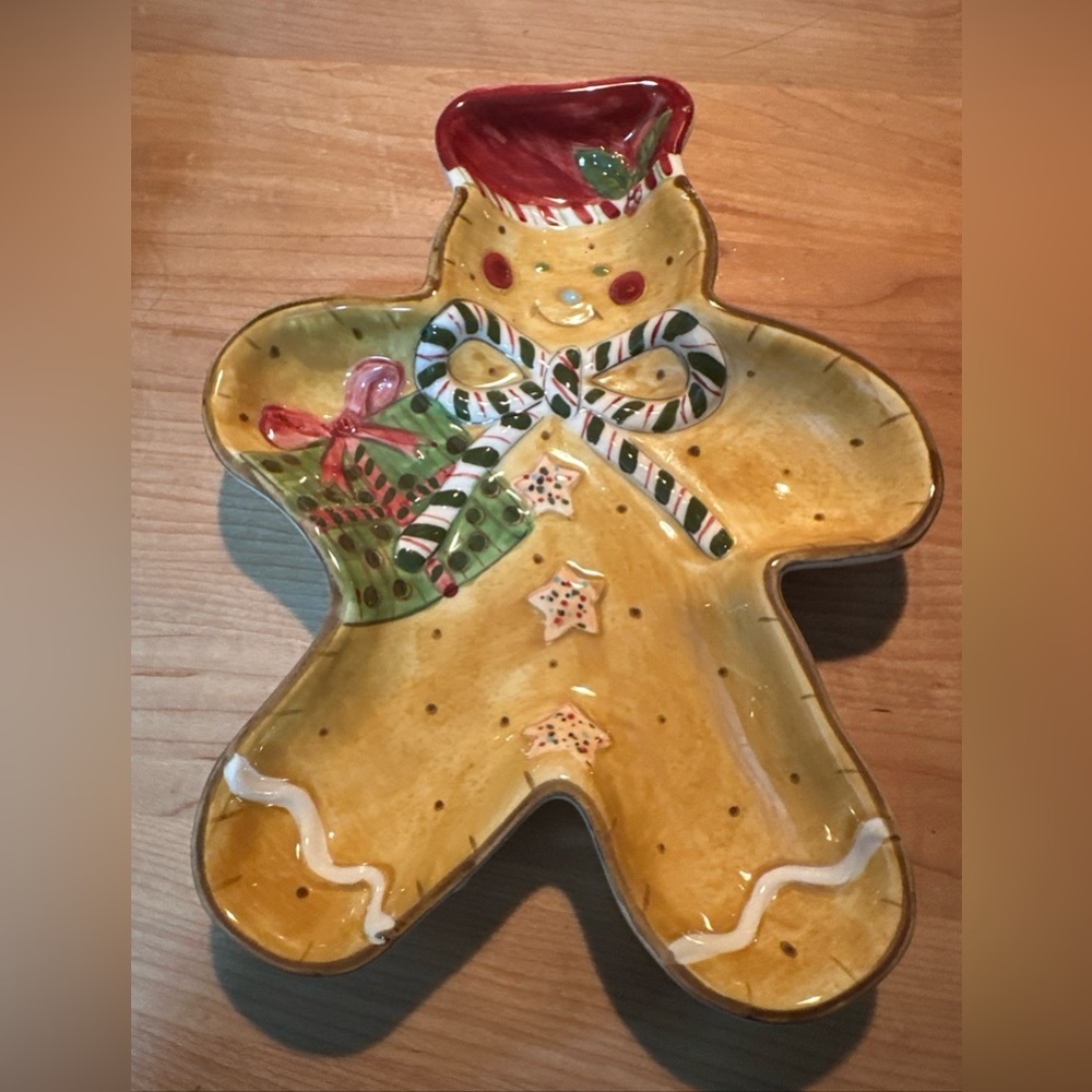 Festive “Laurie Gates” Gingerbread Man Serving Dish
